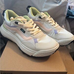 Vans MTE Crosspath low top. Cream Pastel Pink & Lavender Accents size 8